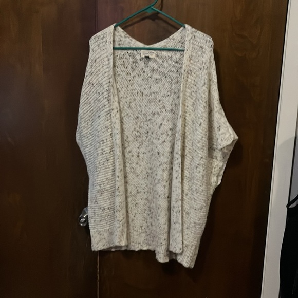 Universal Thread - Picture 2 of 4